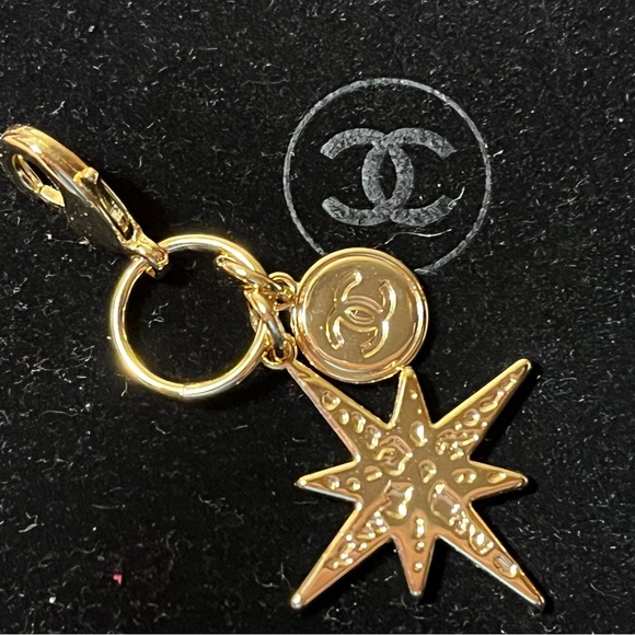 New CHANEL Limited Edition Double Star Charm and Round CC with Clasp - Picture 11 of 11